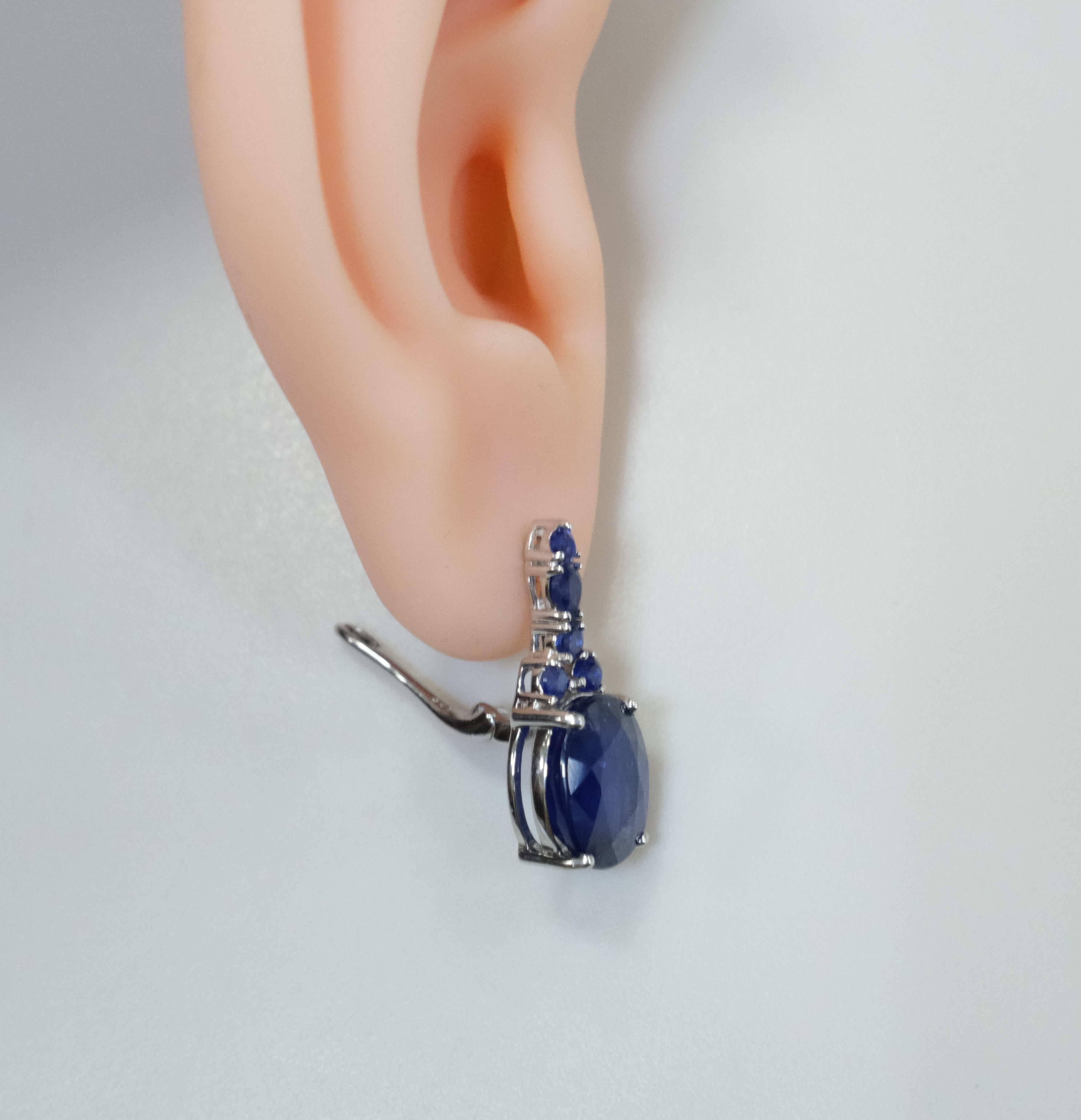 Серебряные серьги с сапфирами